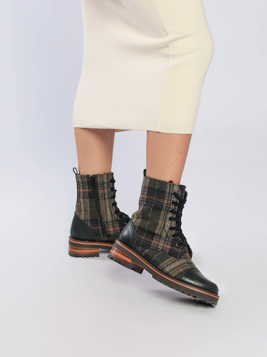Комбинированные ботинки из кожи и текстиля